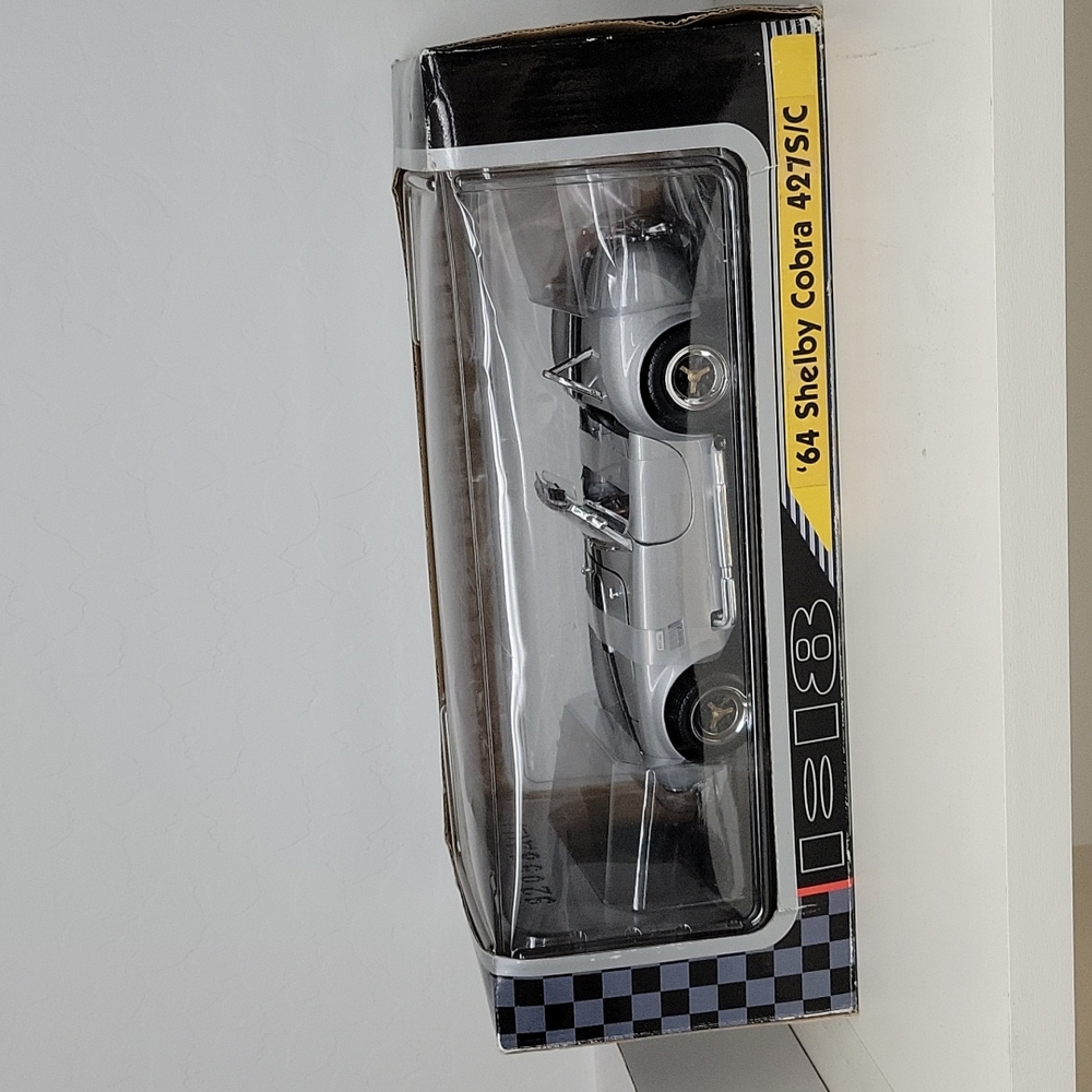 Road Signature 1964 Shelby Cobra 427 S/C 1/18 Scale Die Cast Model